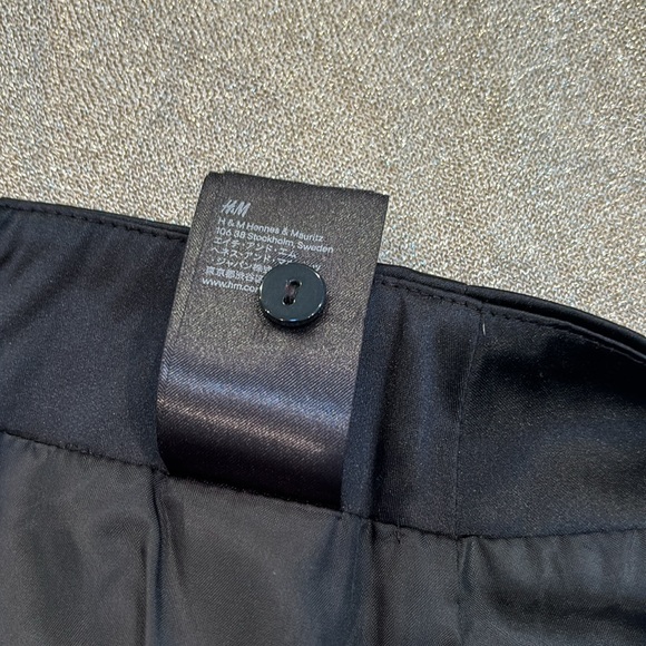 Black Mini H&M Skirt - Picture 5 of 13